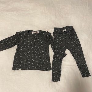3/$15❤️ Zara 9-12m ribbed long sleeve and leggings set